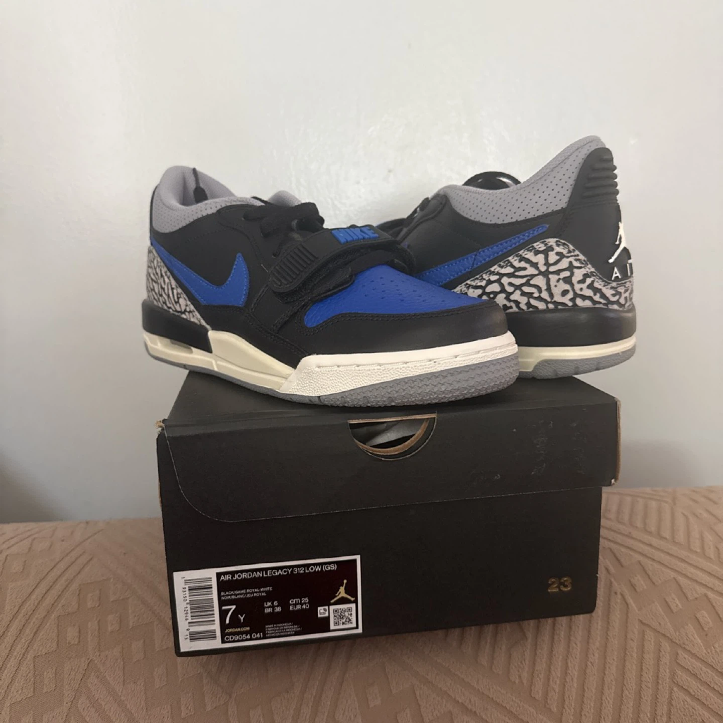 Jordan Legacy 312 Low GS Youth Size 7Y Shoes