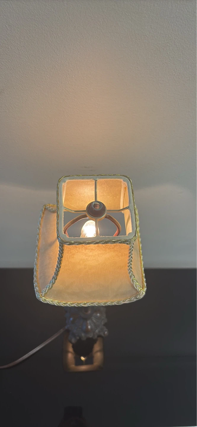 Vintage Decorative Table Lamp with Tassel - photo 3