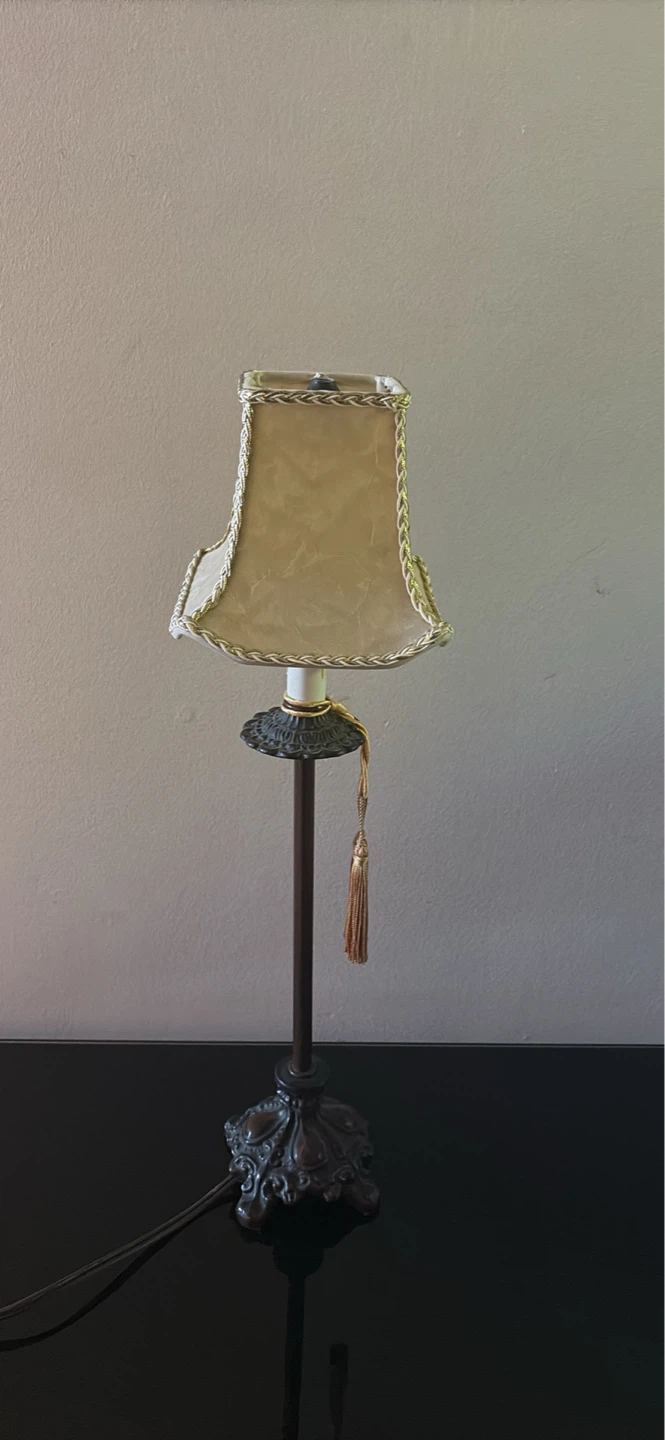 Vintage Decorative Table Lamp with Tassel - photo 4