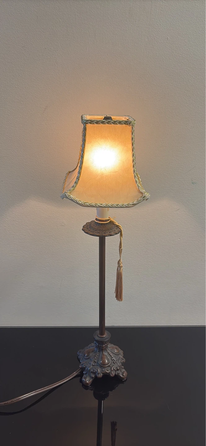 Vintage Decorative Table Lamp with Tassel - photo 2