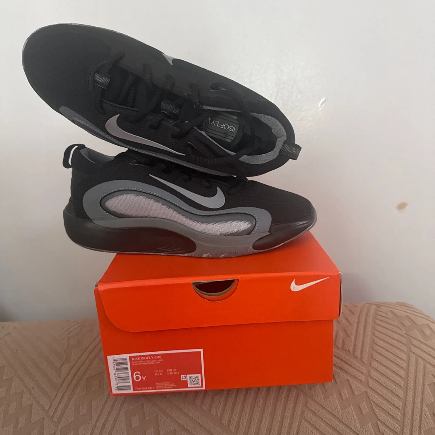 Nike Isofly GS Kids Shoes Black/Grey Size 6Y - photo 4