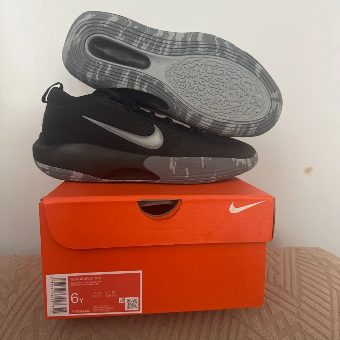 Nike Isofly GS Kids Shoes Black/Grey Size 6Y - photo 5