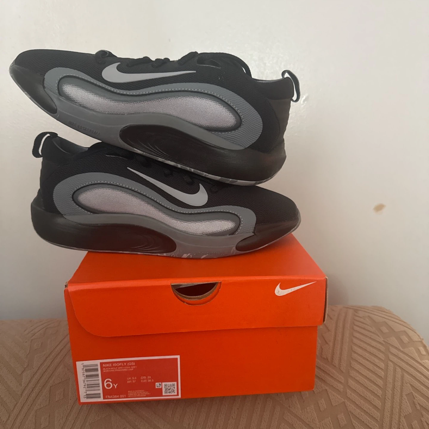 Nike Isofly GS Kids Shoes Black/Grey Size 6Y - photo 2