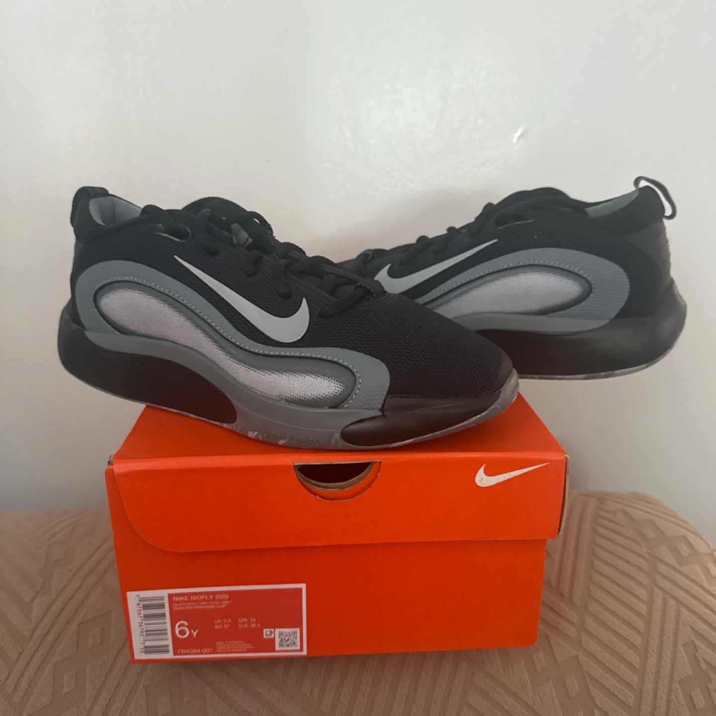 Nike Isofly GS Kids Shoes Black/Grey Size 6Y