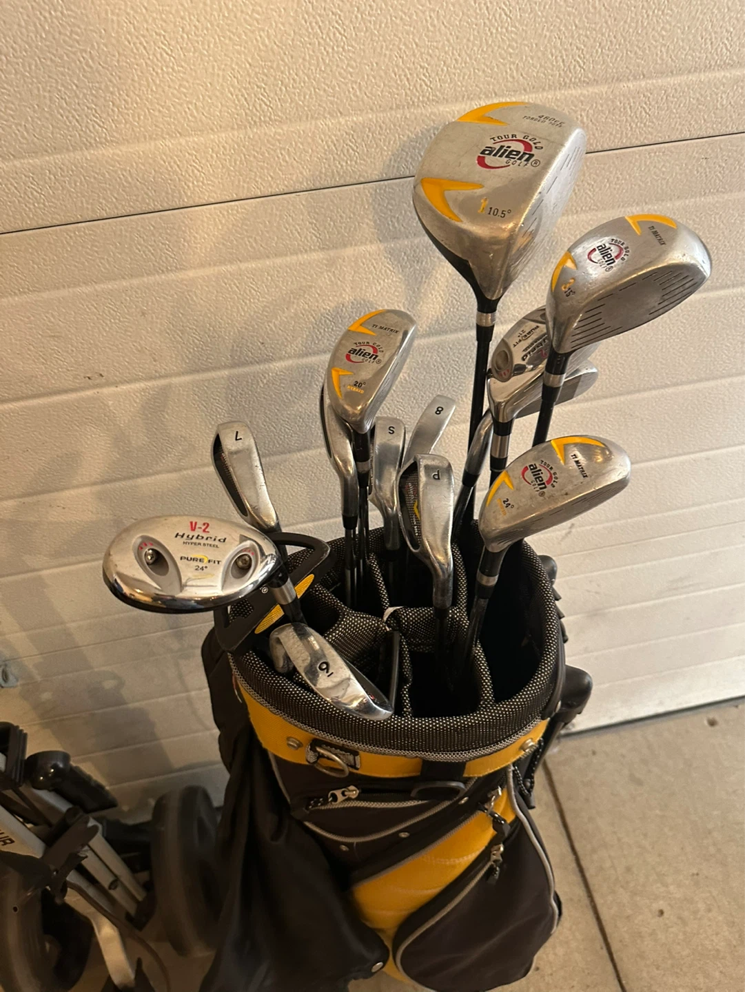 Golf Club Set with Dynatour Push Cart - photo 4