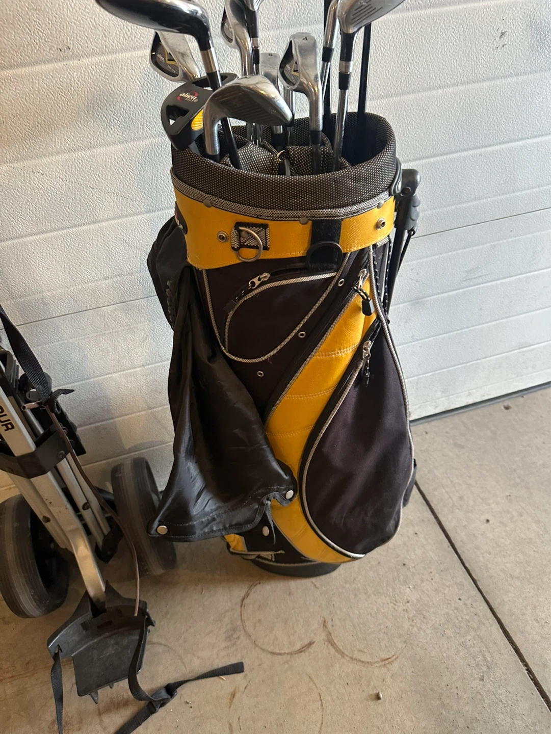 Golf Club Set with Dynatour Push Cart - photo 3