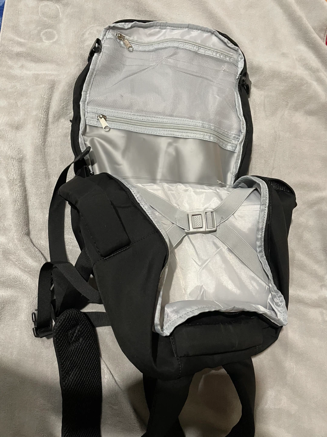 BRAND NEW Black Travel Backpack - Fits 17.3 inch laptop - photo 5