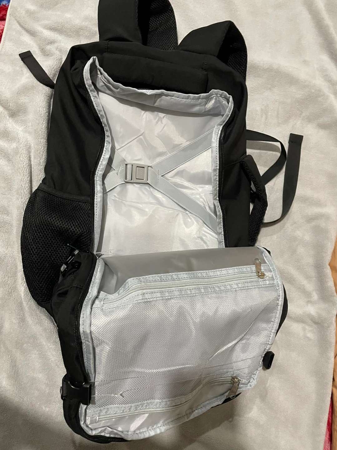 BRAND NEW Black Travel Backpack - Fits 17.3 inch laptop - photo 3
