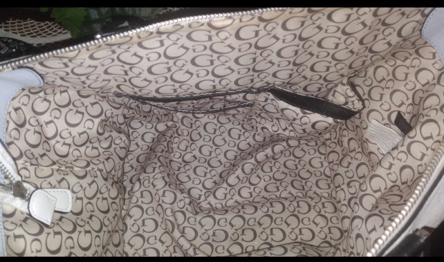 Guess Handbag and Change Pouches - Some Exterior Damage - photo 2