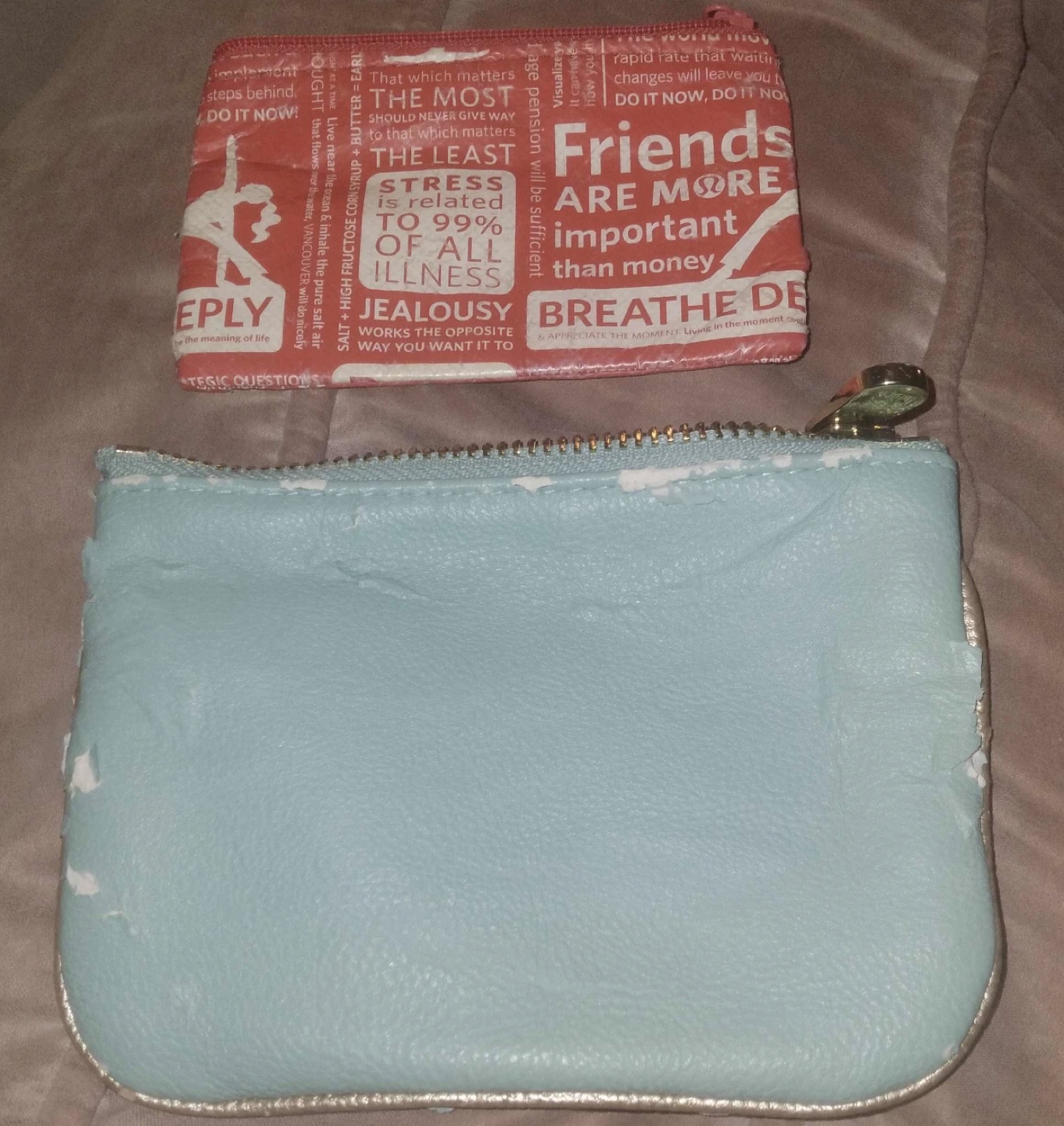 Guess Handbag and Change Pouches - Some Exterior Damage - photo 3