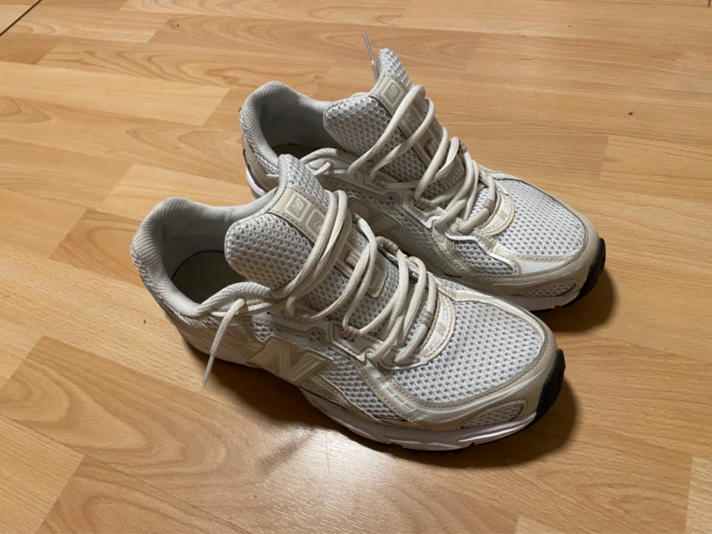 New Balance Sneakers 740
