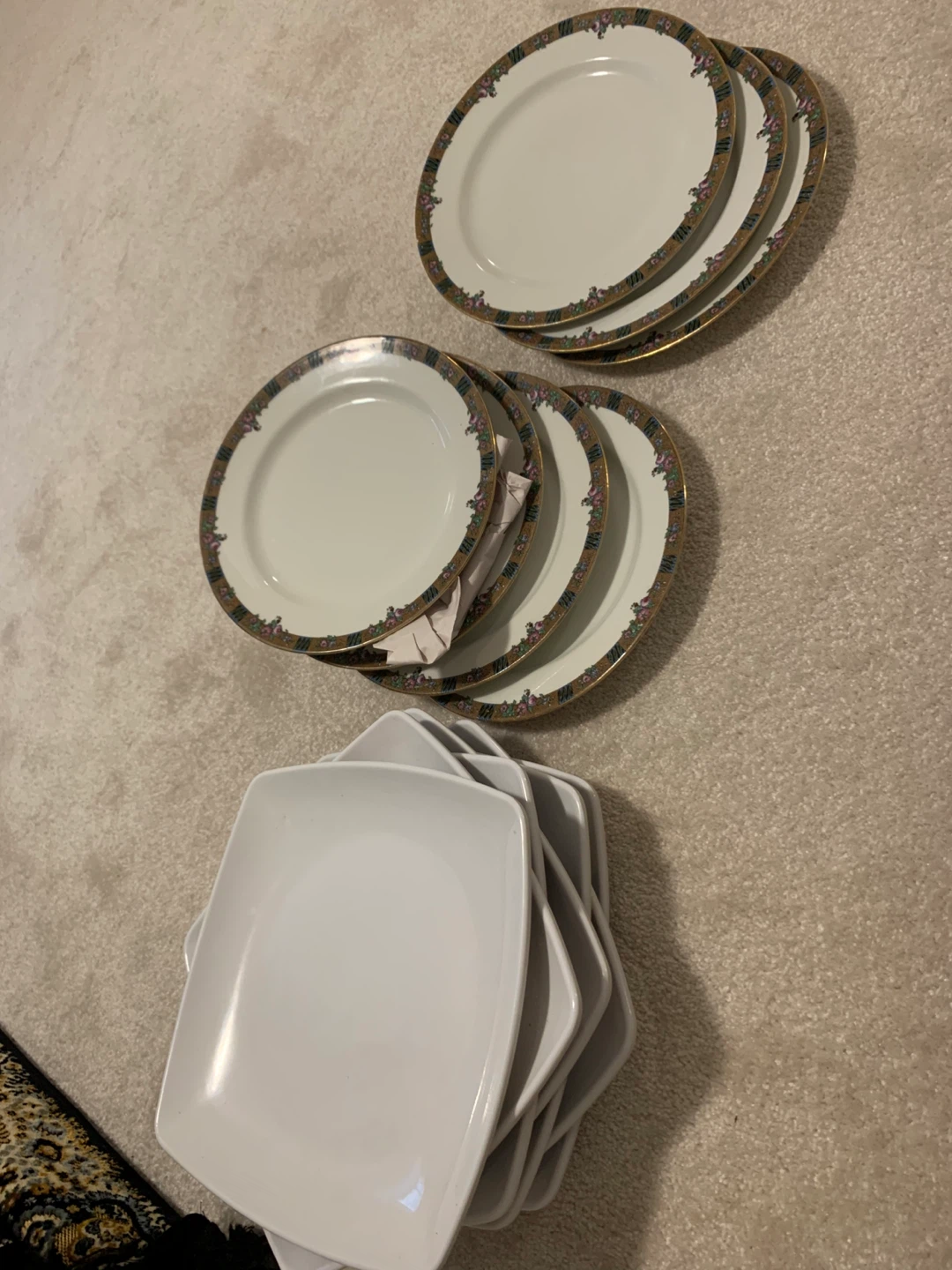Set of 6 Plates with Decorative Rim and 6 White Square Plates