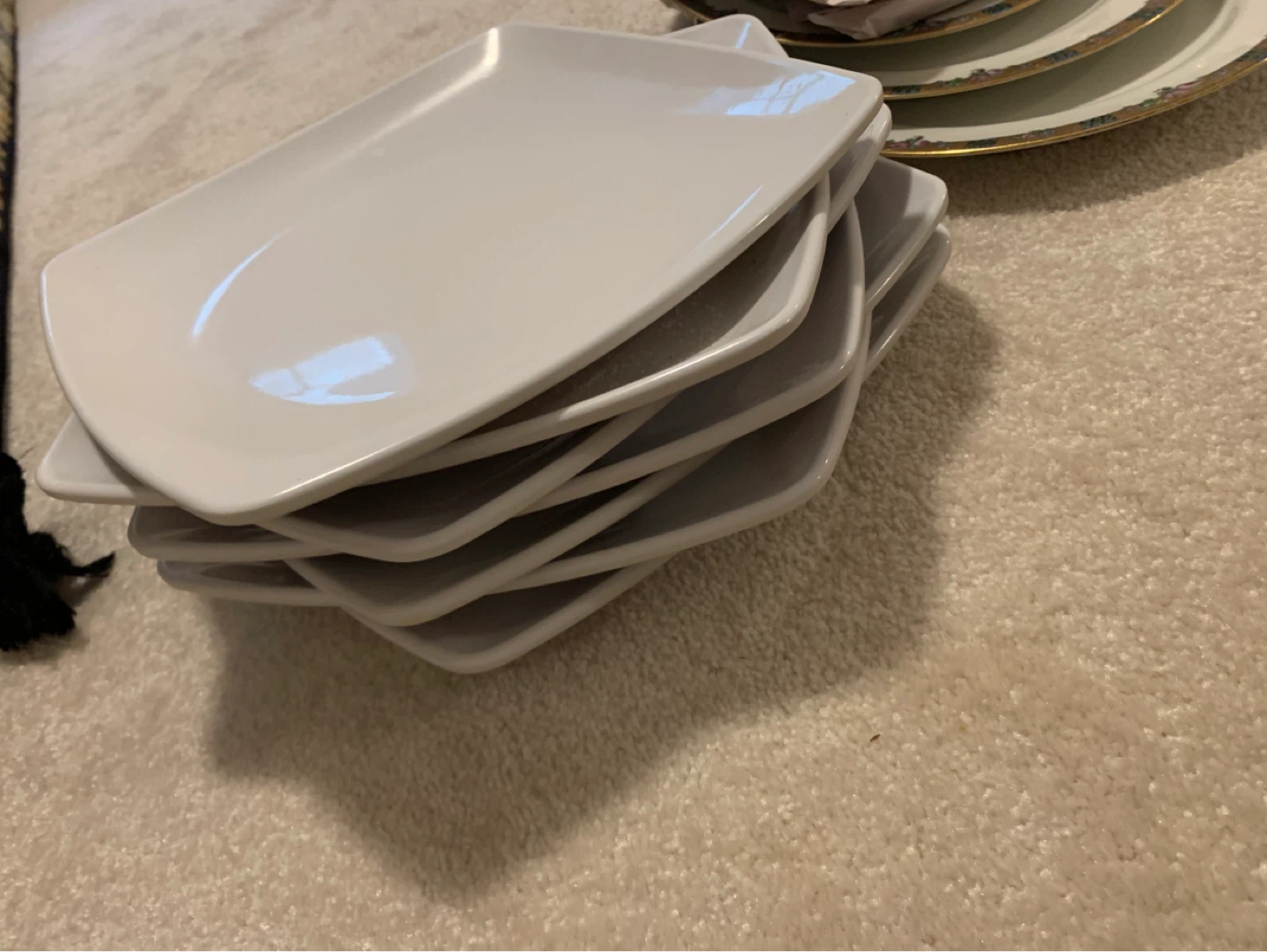 Set of 6 Plates with Decorative Rim and 6 White Square Plates - photo 2