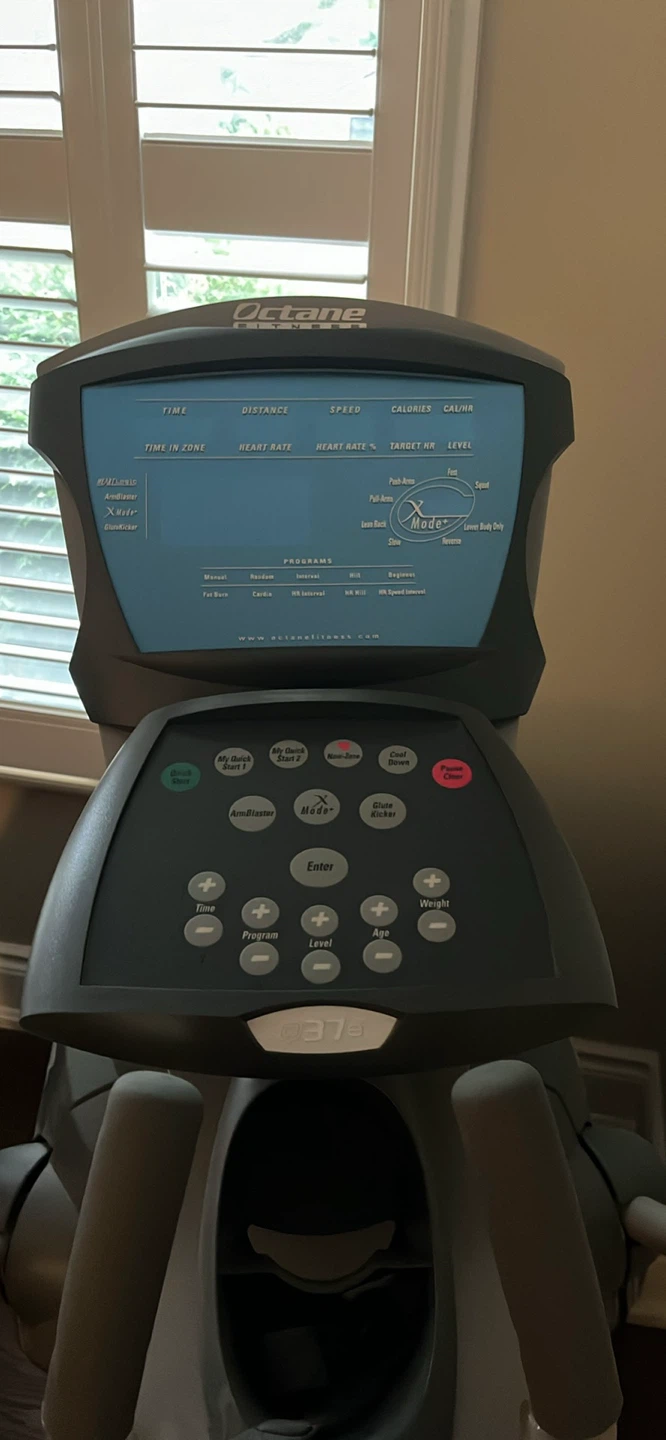 Octane Fitness Elliptical Machine - photo 2