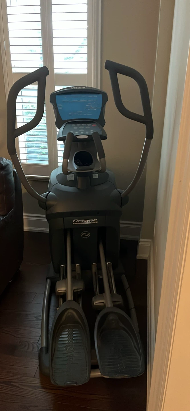 Octane Fitness Elliptical Machine