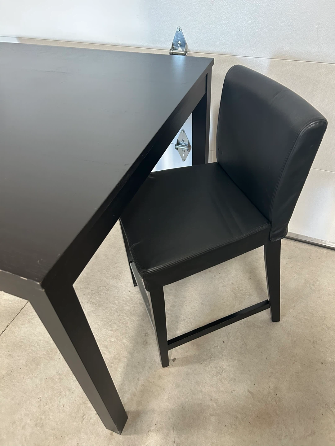 Black Bar Height Table with 2 Stools - photo 3