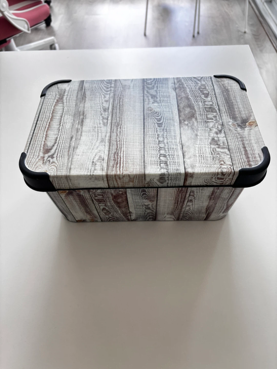Plastic Storage Box with Lid (27.5 x 17.5 x 12.5 cm)