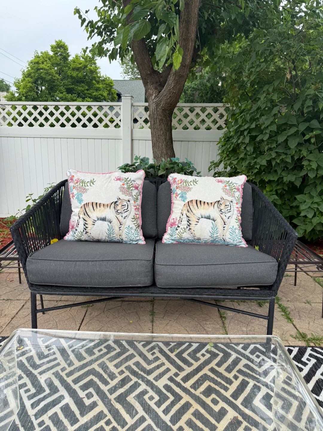 Patio Conversation Set – 3 Pieces + Acrylic Coffee Table - photo 5