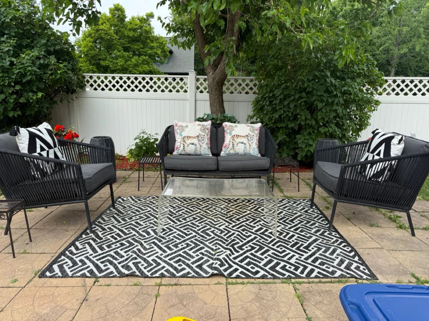 Patio Conversation Set – 3 Pieces + Acrylic Coffee Table - photo 3