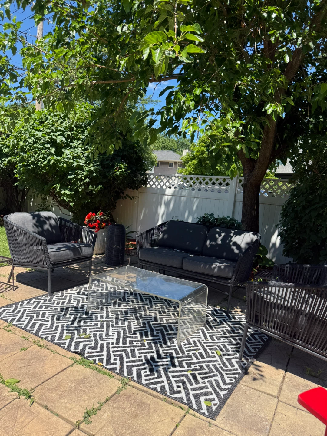 Patio Conversation Set – 3 Pieces + Acrylic Coffee Table - photo 2