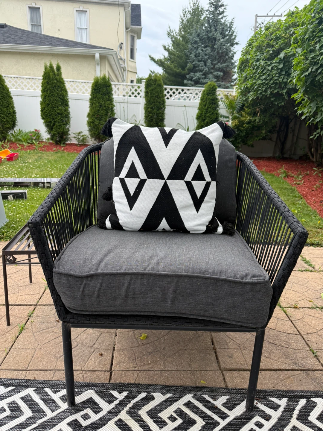 Patio Conversation Set – 3 Pieces + Acrylic Coffee Table - photo 4