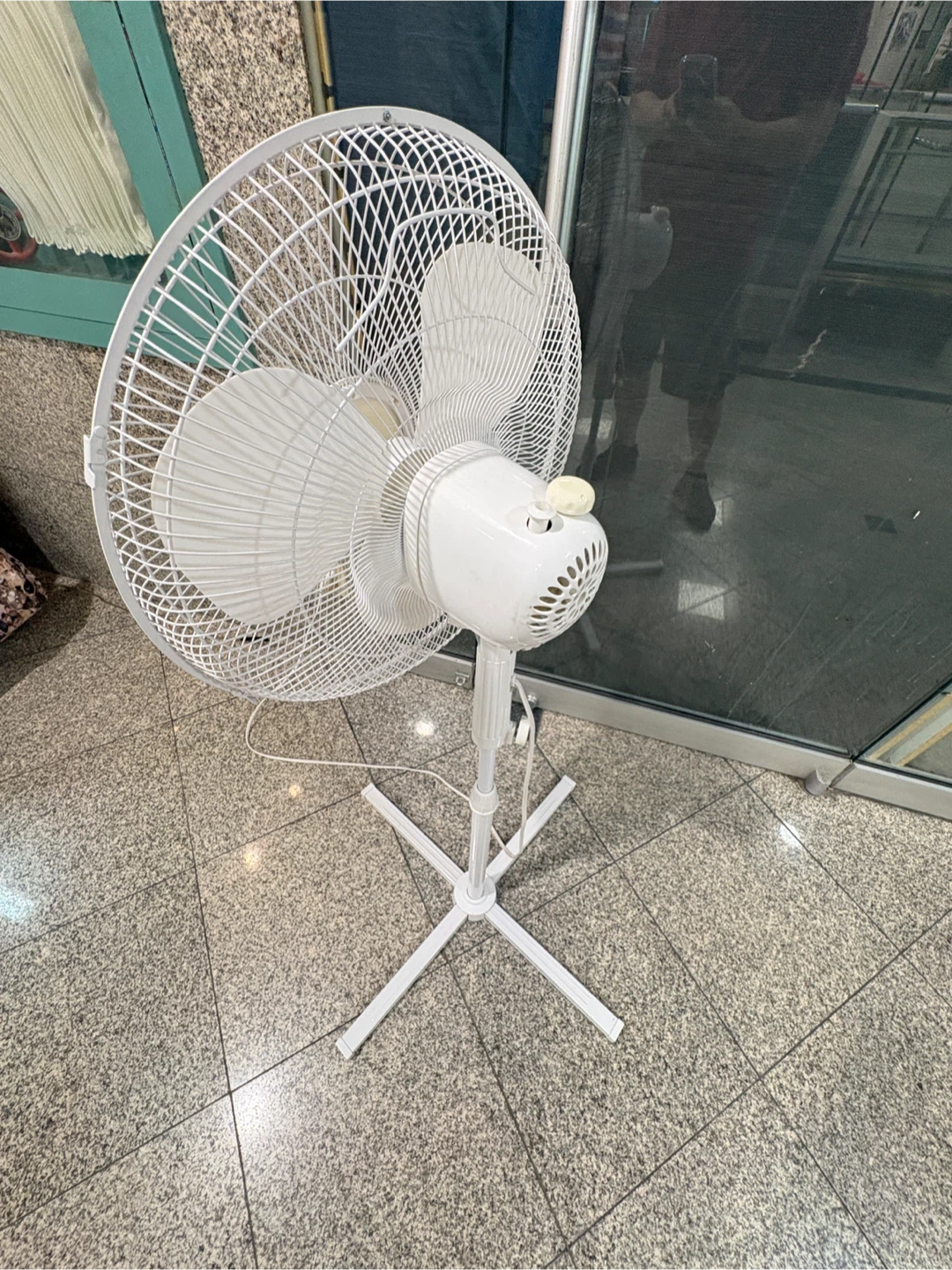 Pelonis White Stand Fan - photo 2