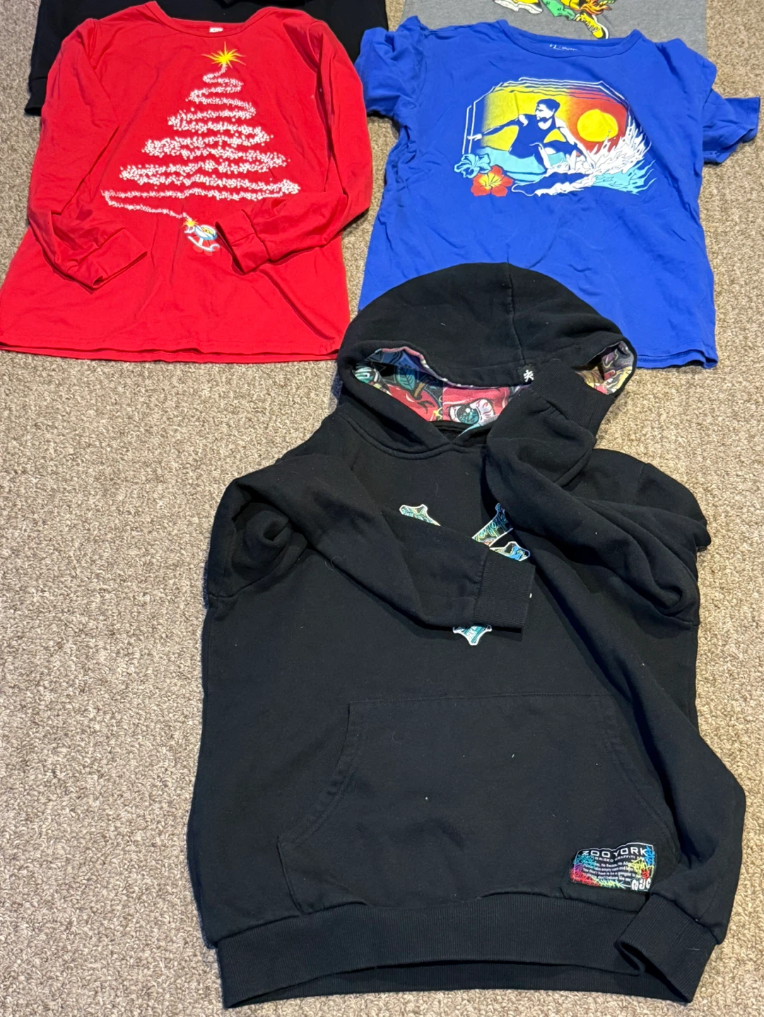 Bundle of 4 Youth T-Shirts and Hoodies size 14/16 - photo 2