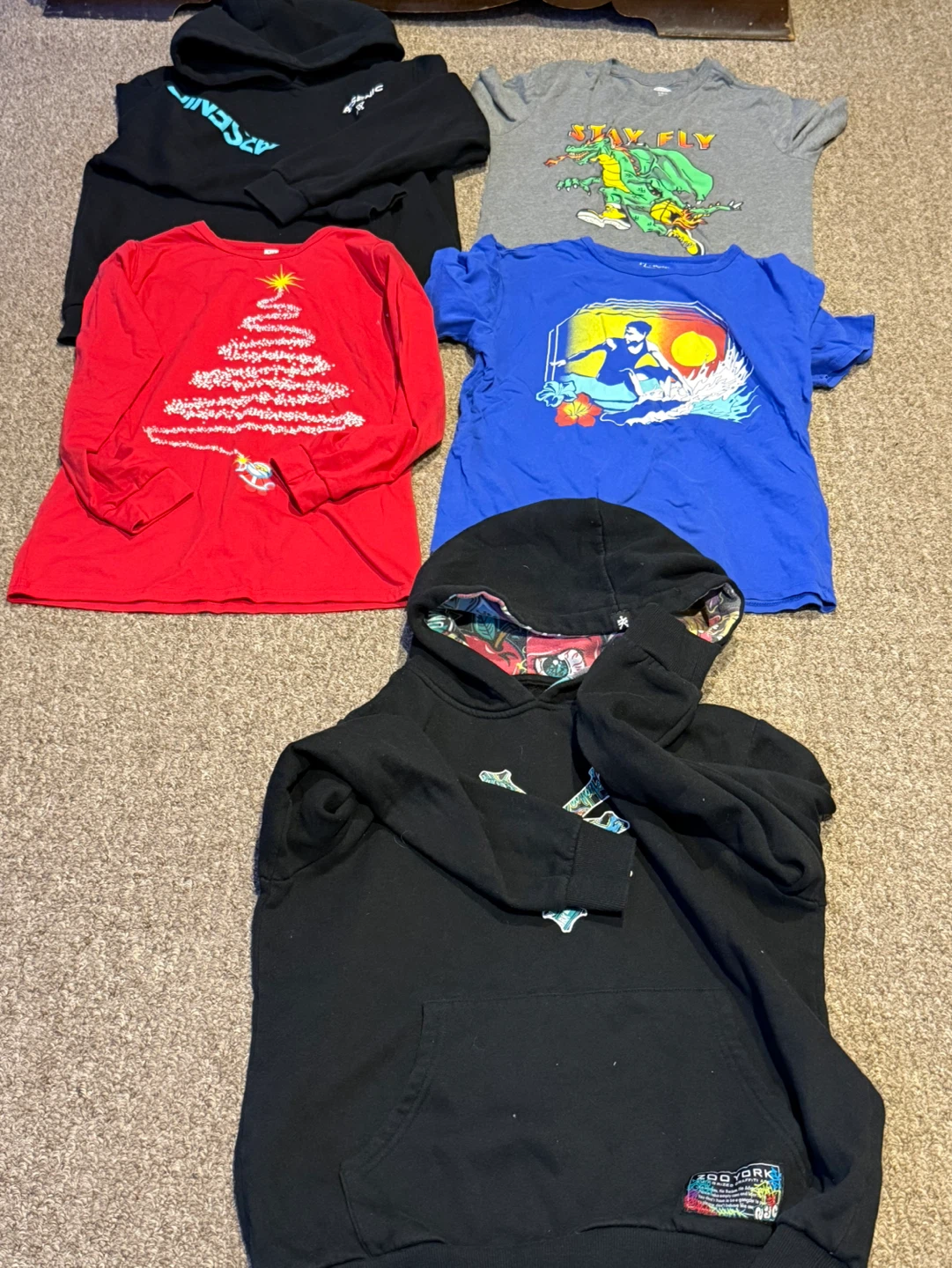 Bundle of 4 Youth T-Shirts and Hoodies size 14/16 - photo 3