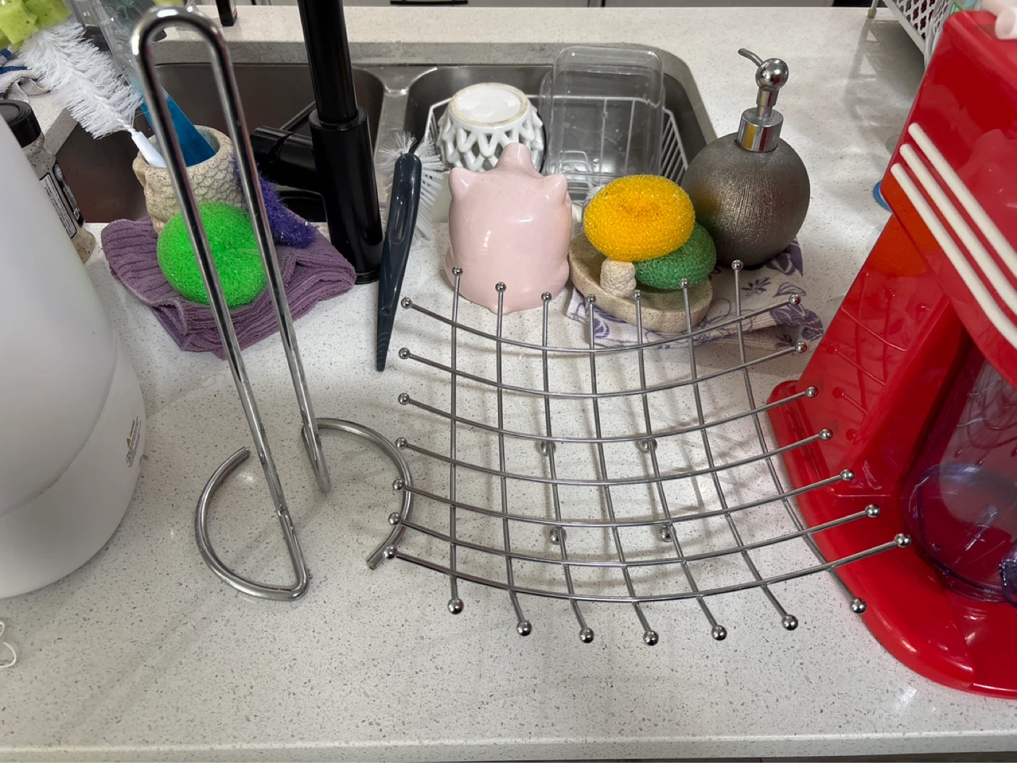 EVICTION SALE-EVERYTHING MUST GO-Kitchen Utensils, Mugs, Etc!