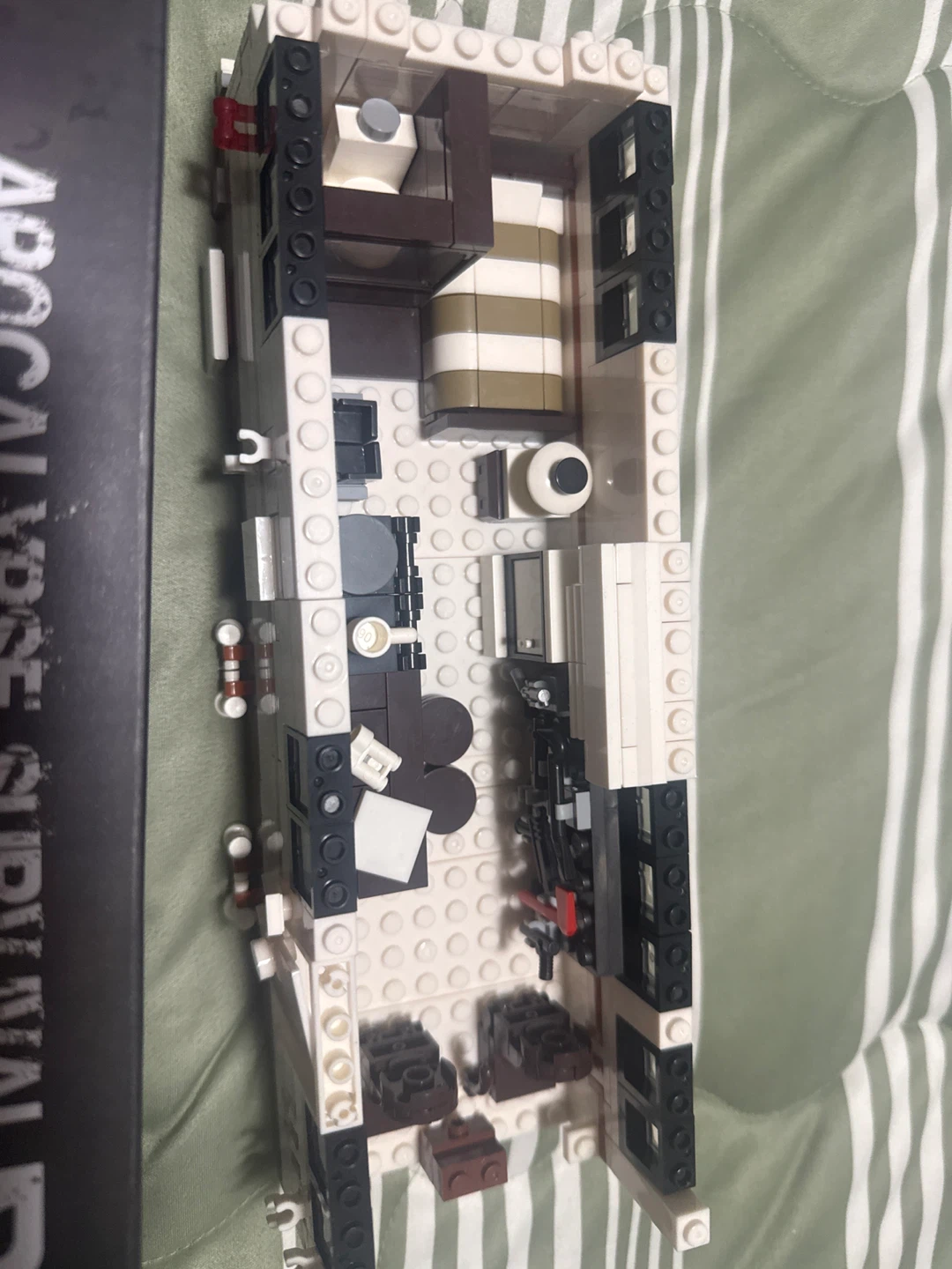 The Walking Dead RV Lego Set - photo 3