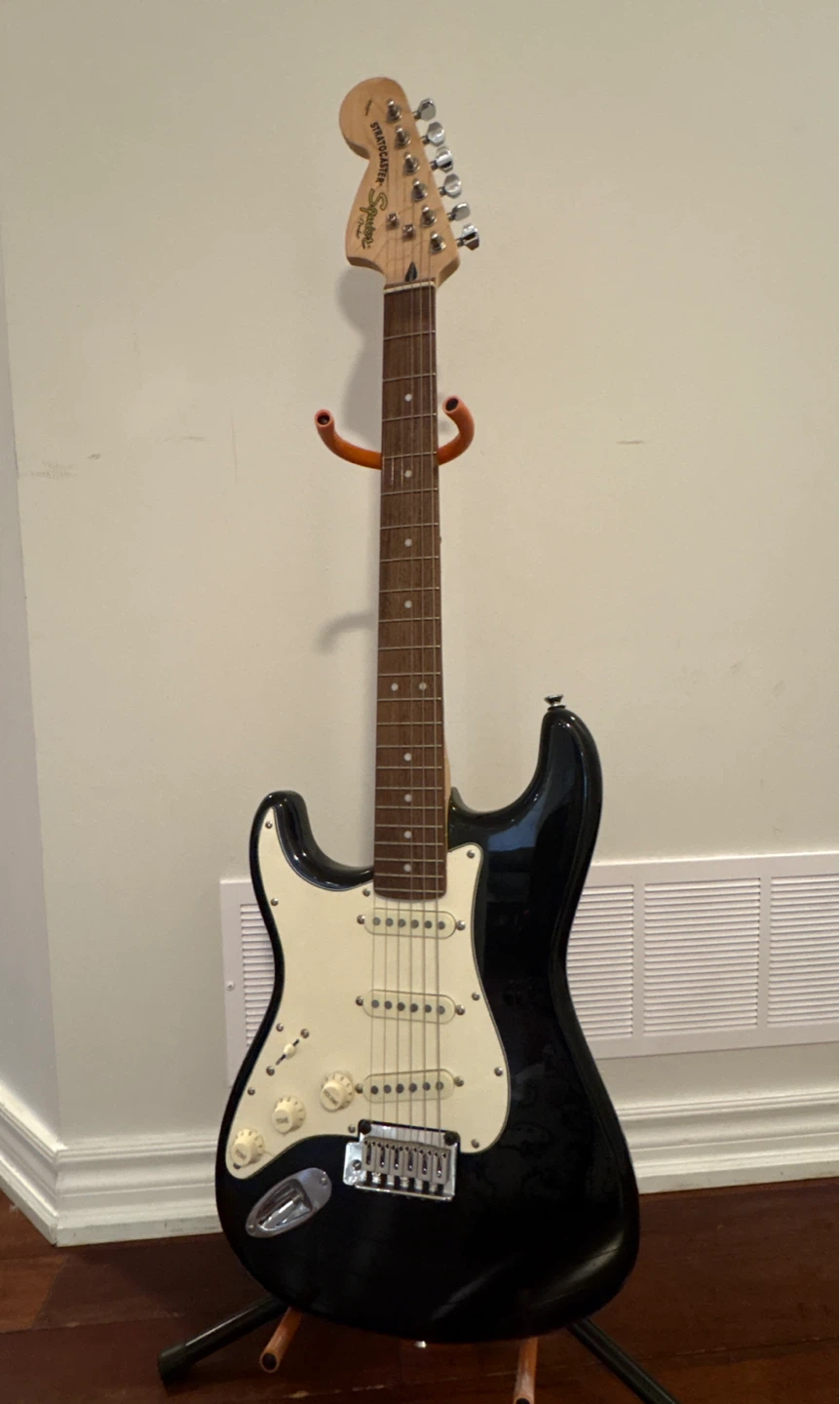 Squier Stratocaster Electric Guitar - Black - photo 2