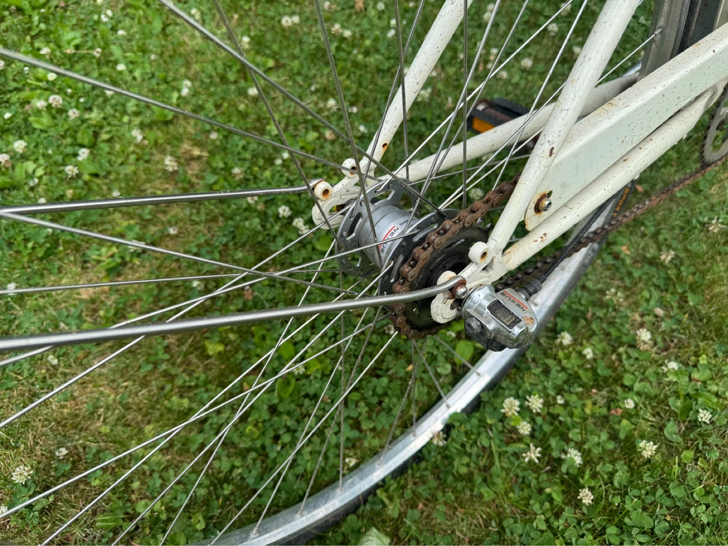 Linus Dutch-style step-through bicycle with basket - photo 4