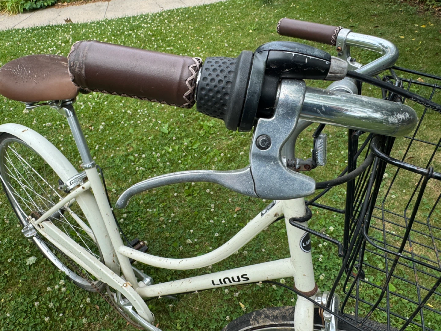 Linus Dutch-style step-through bicycle with basket - photo 5