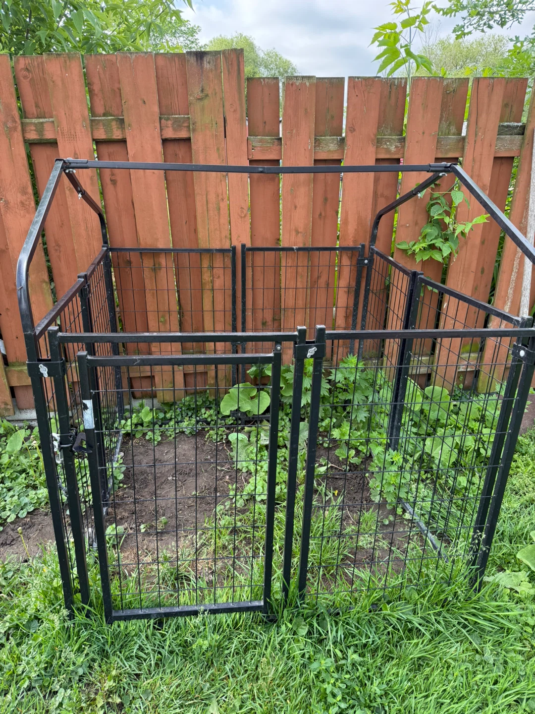 4ft x 4ft x 4ft Outdoor Dog Kennel with Cover - photo 2