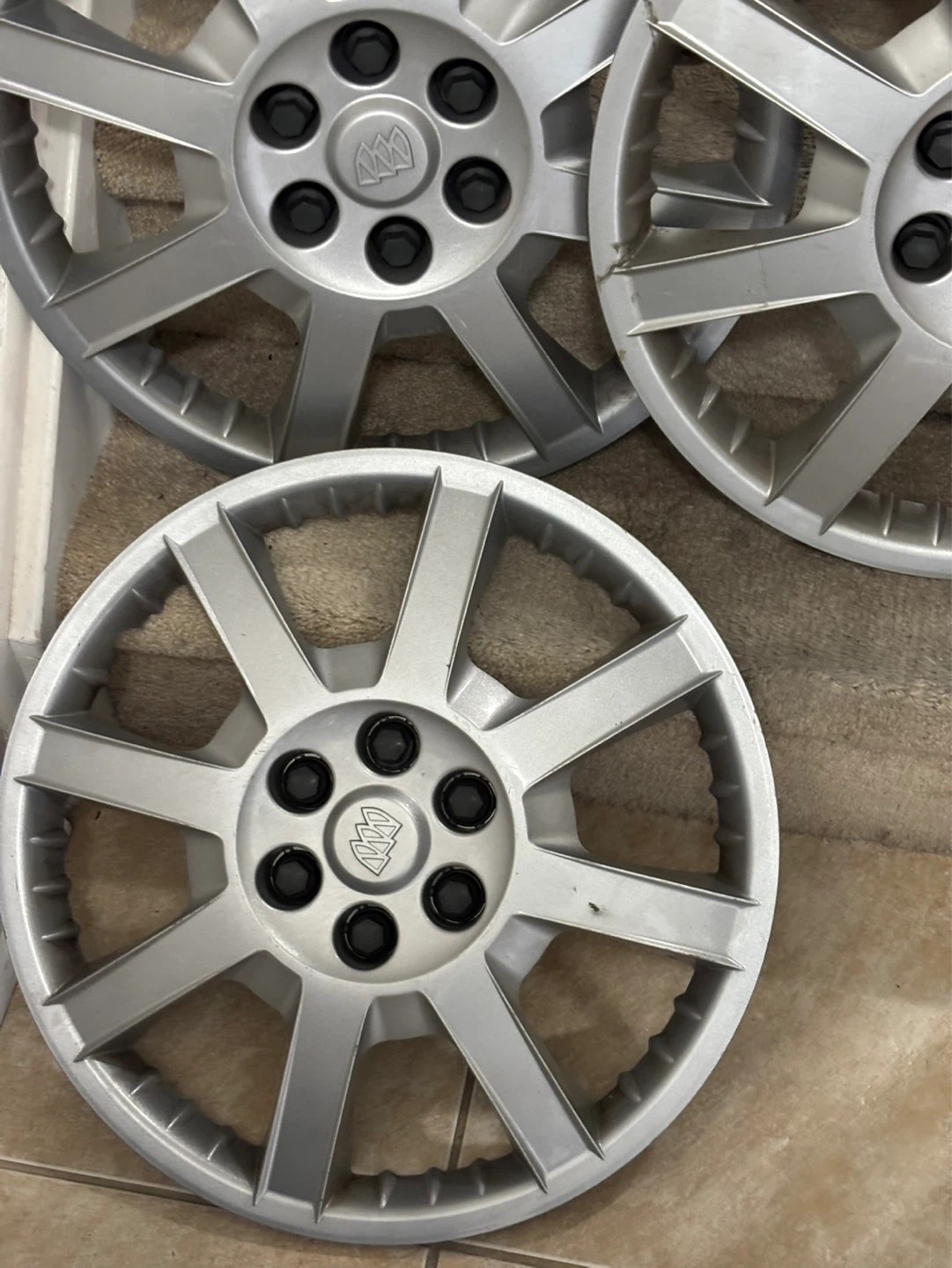 Set of 4 Buick Hubcaps - photo 3