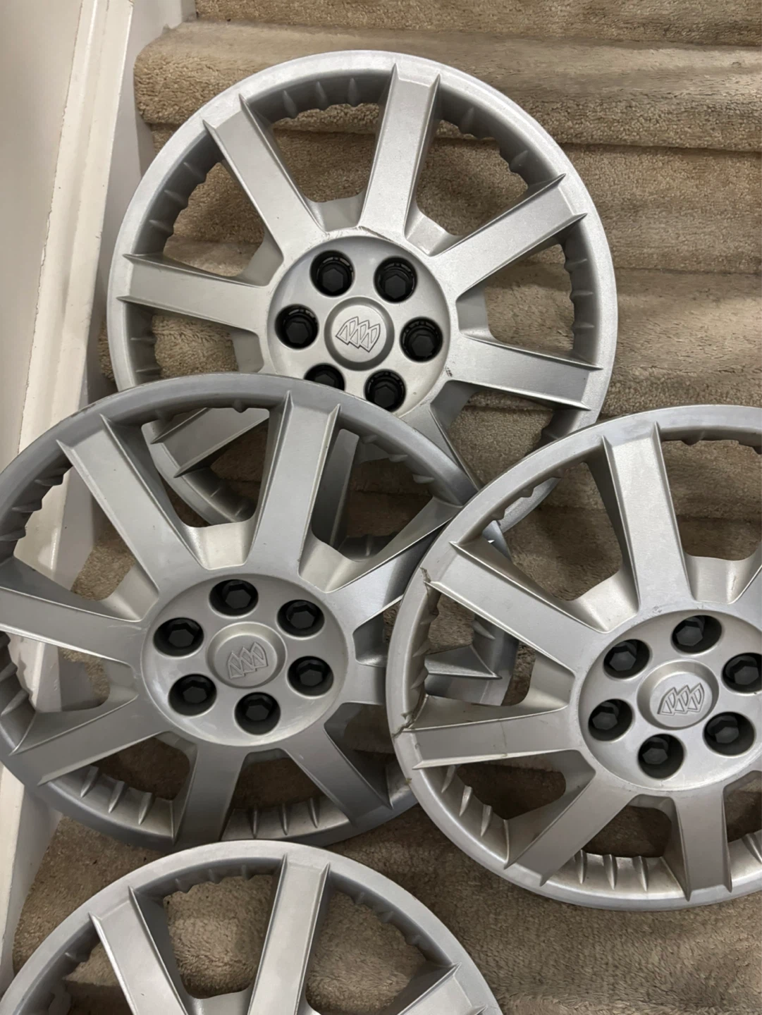 Set of 4 Buick Hubcaps - photo 5