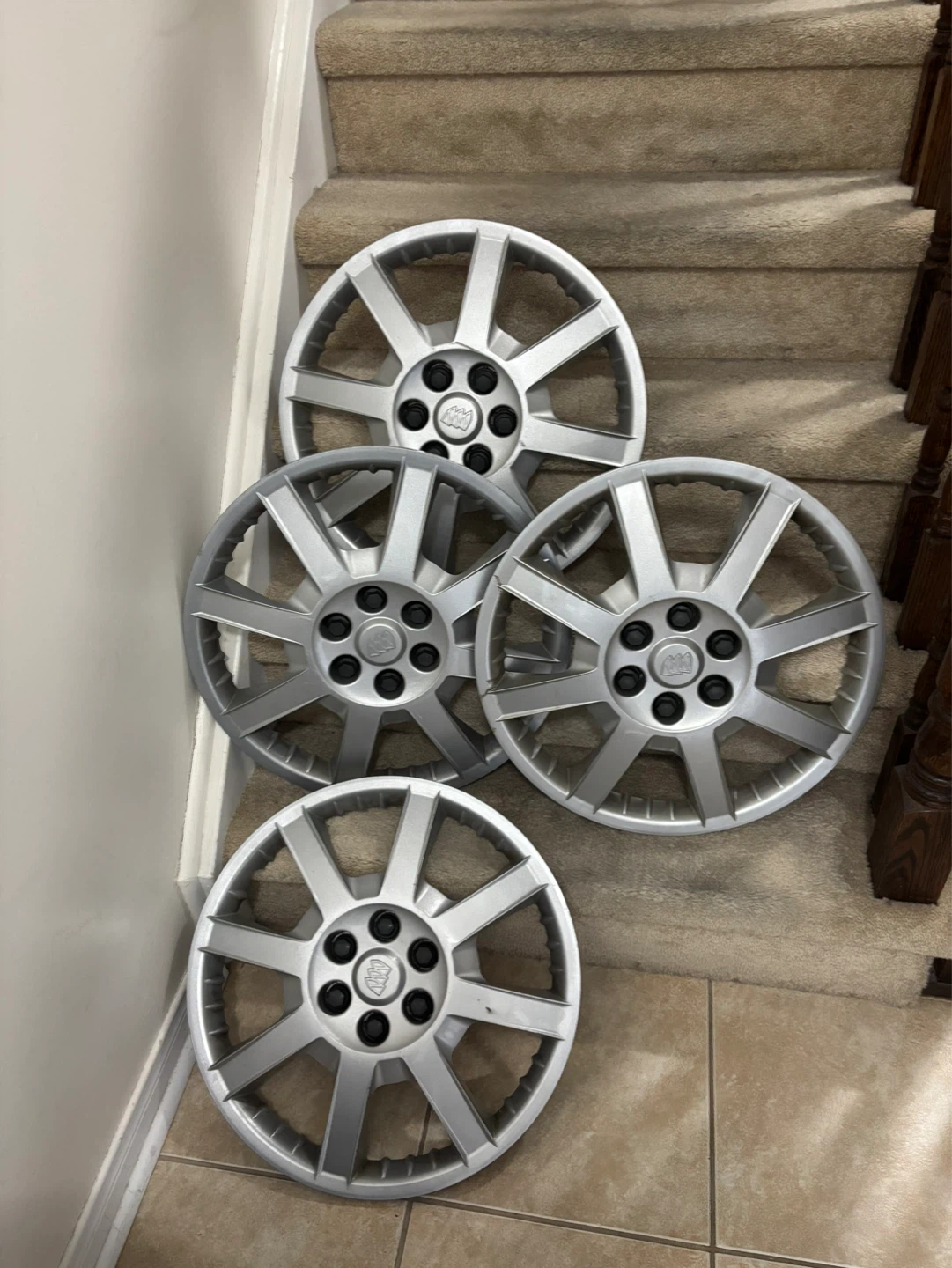 Set of 4 Buick Hubcaps - photo 2