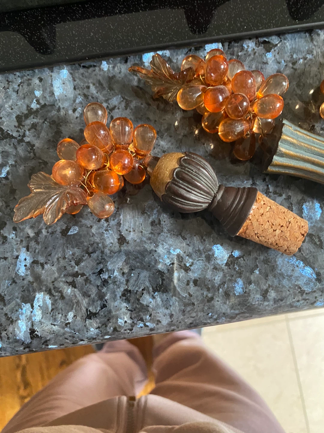 Decorative Grape Bottle Stoppers Set - photo 3