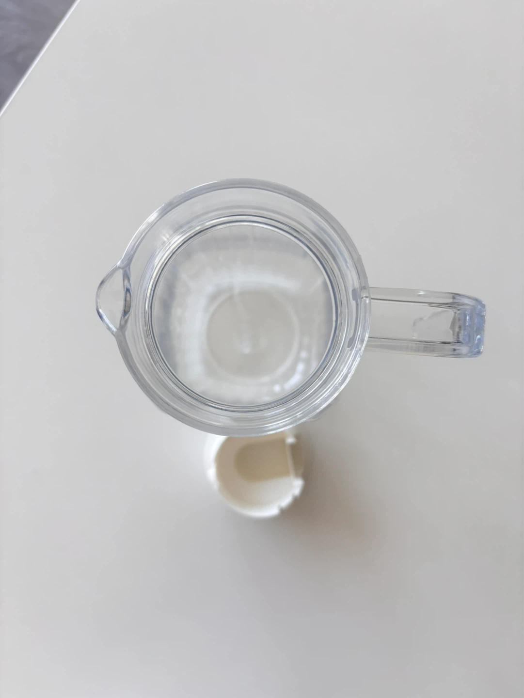 Plastic Cold Water & Juice Jug with Lid (1100ml) - Like New! - photo 2