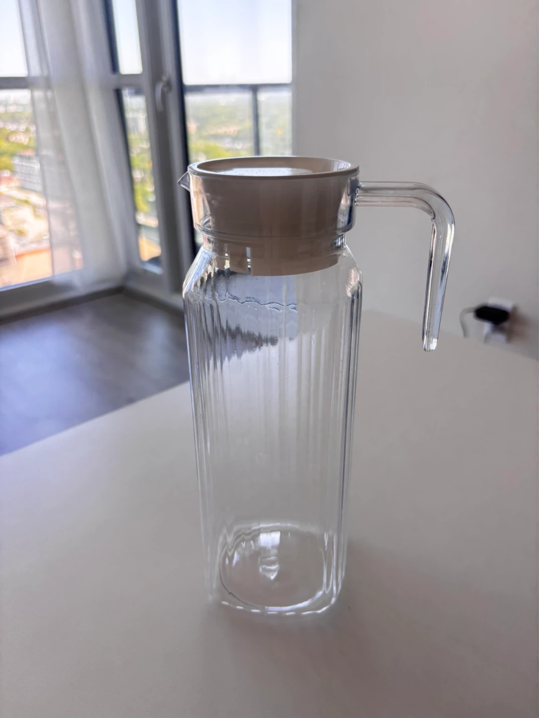 Plastic Cold Water & Juice Jug with Lid (1100ml) - Like New!