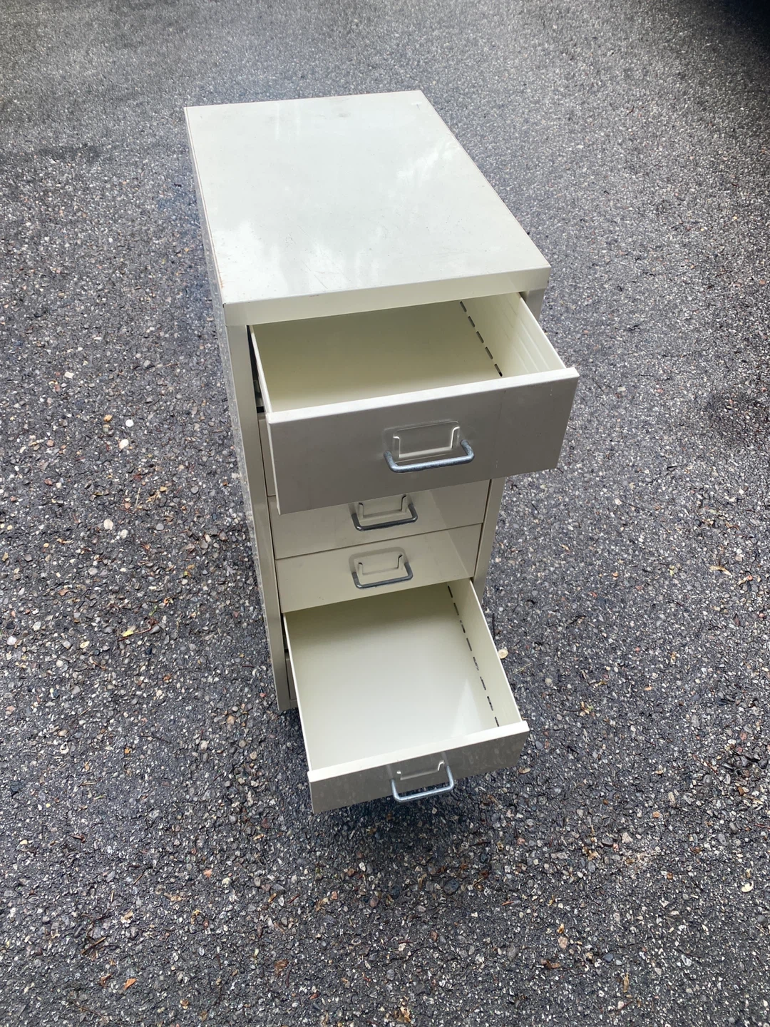 Filing Cabinet with 5 Drawers and tires - photo 3