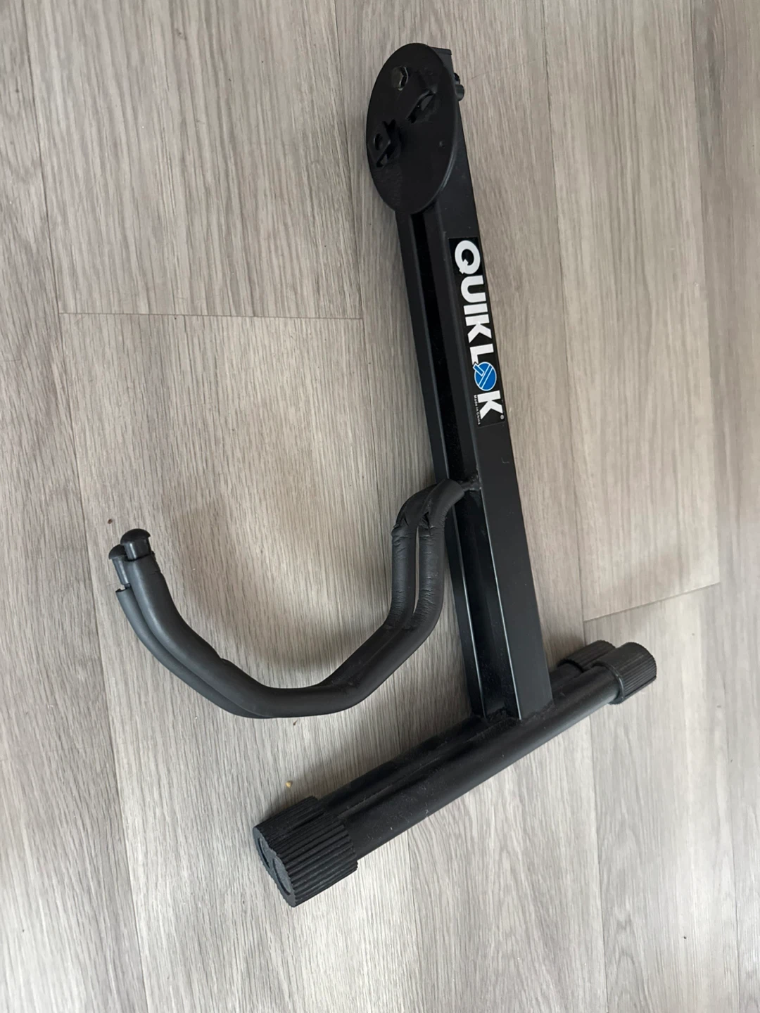 QuikLok Guitar Stand