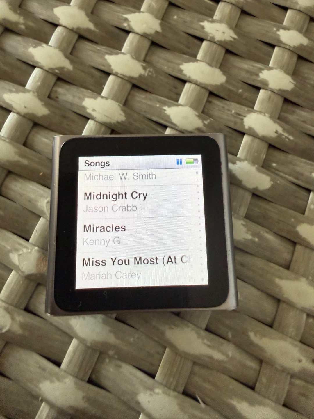 Apple iPod Nano 6th Gen - Silver 16 gb