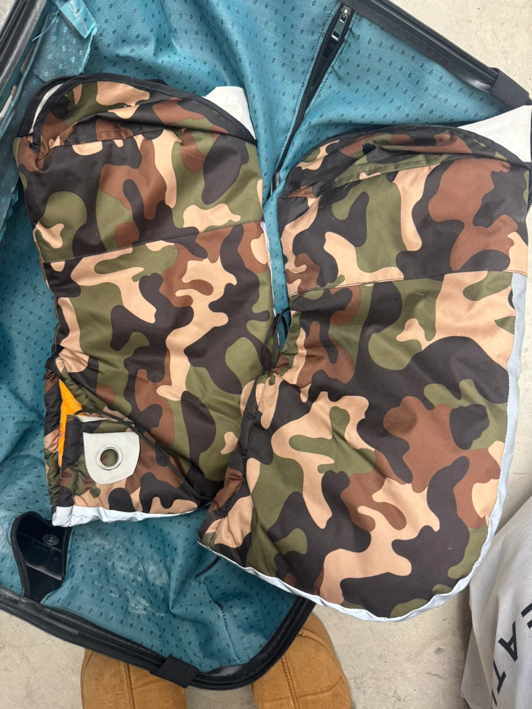 Camo Puffer Mittens