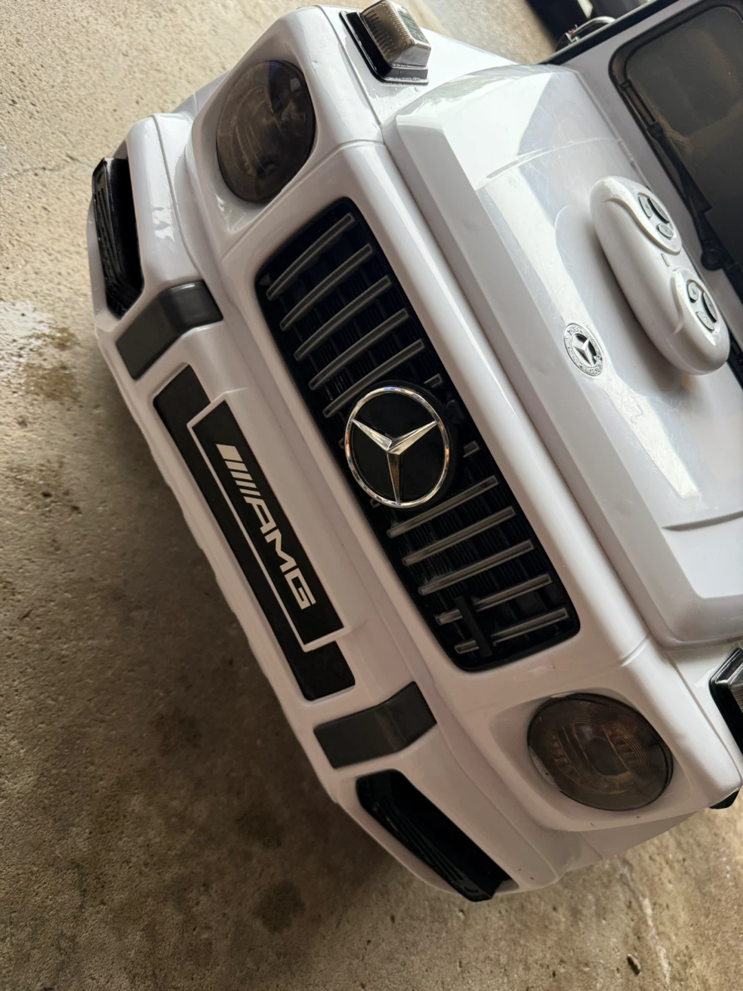 White Ride-On Mercedes G-Wagon AMG Toy Car - photo 2