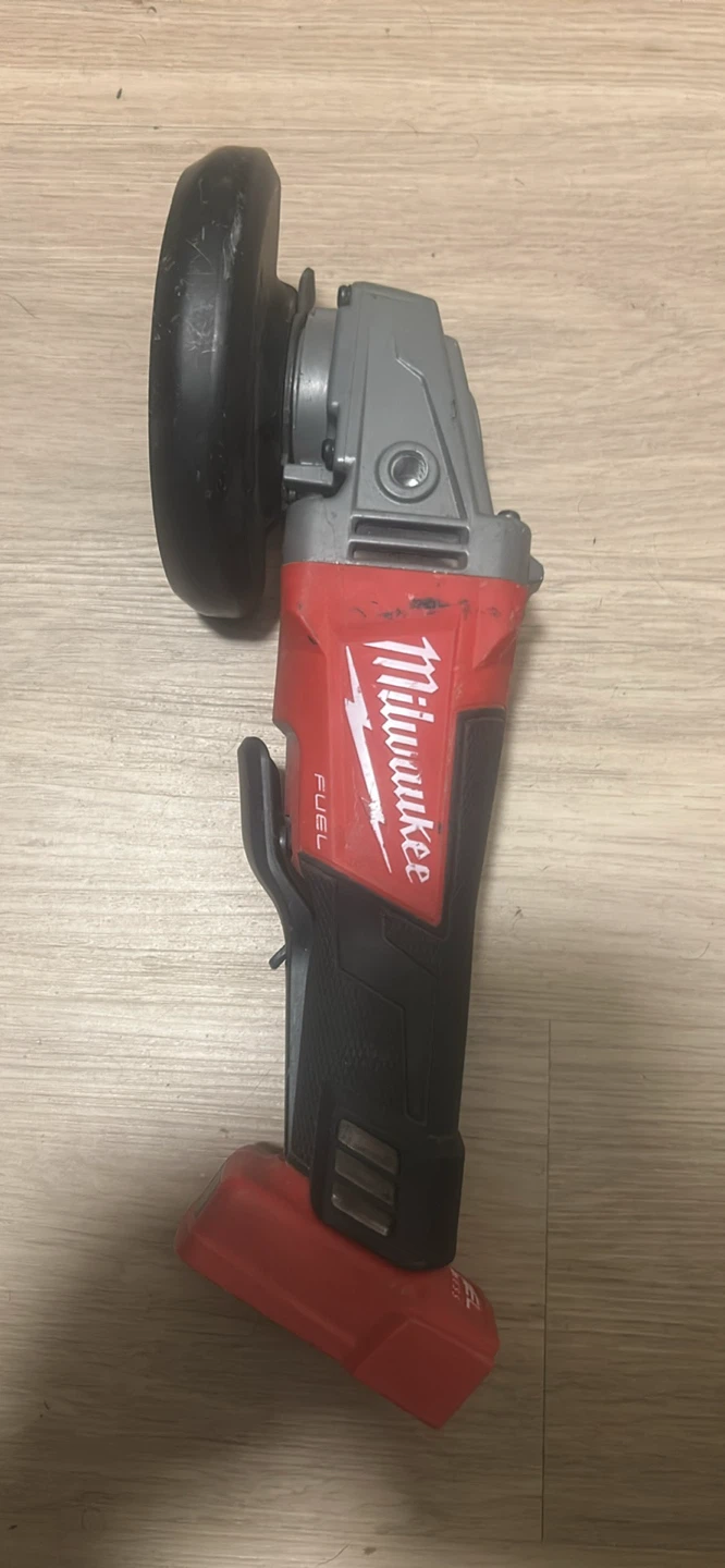 Milwaukee FUEL Angle Grinder - photo 3