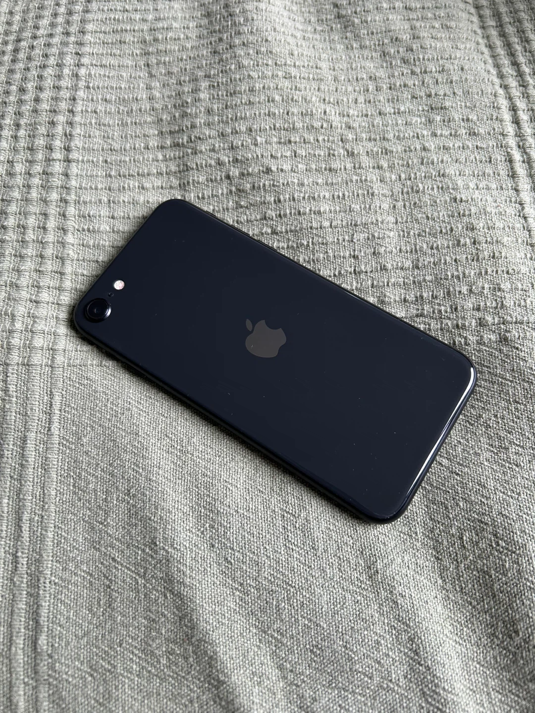Apple iPhone SE (3rd Gen) - Black