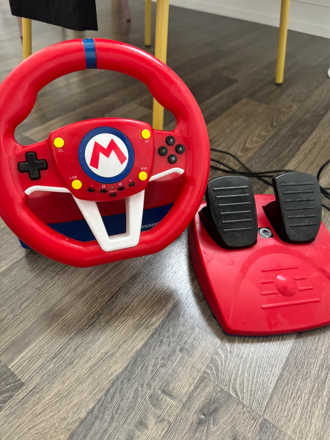 Mario Kart Racing Wheel with Pedals - Excellent Condition