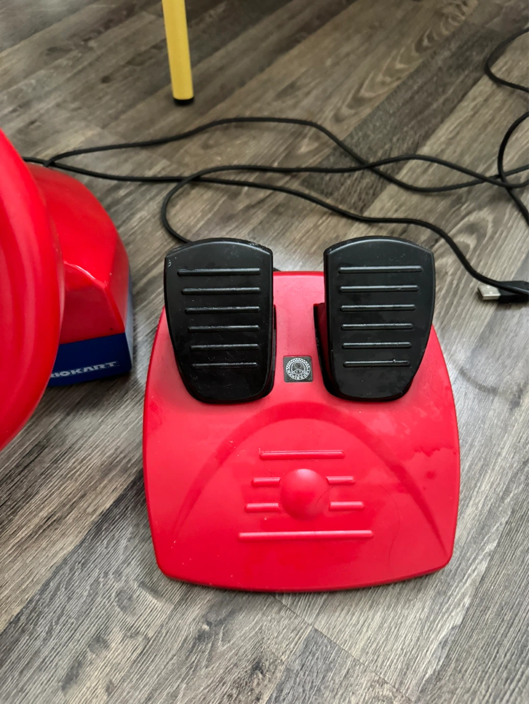 Mario Kart Racing Wheel with Pedals - Excellent Condition - photo 3