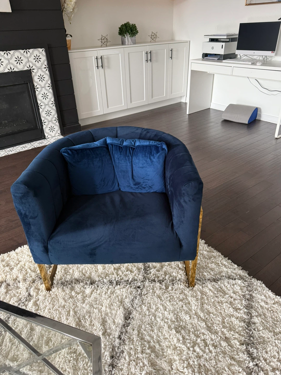 Navy Blue Velvet Armchair with Gold Base - photo 2